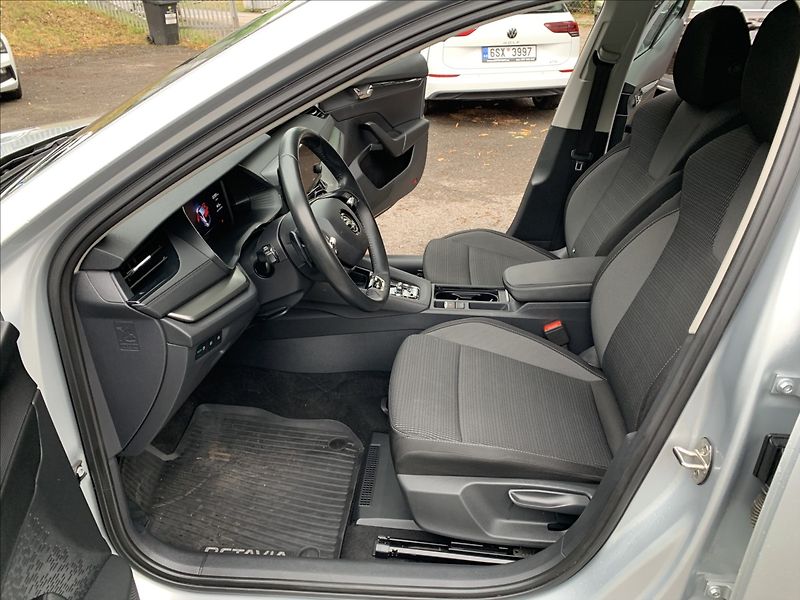 Škoda Octavia 1,0 TSI DSG,ČR,1.MAJ,SERVISKA - fotka 12 z 17