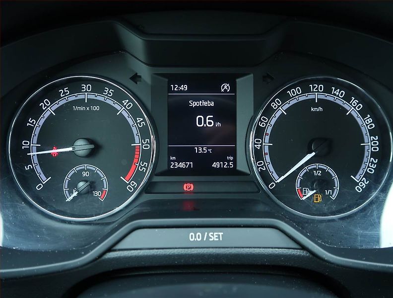 Škoda Octavia (2019) 1.6 TDI, Tempomat - fotka 11 z 14