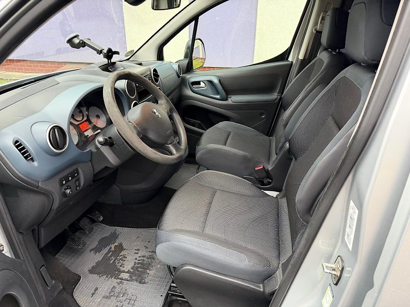 Peugeot Partner Tepee 1,6 HDi / servis.k. / pneu - fotka 9 z 23
