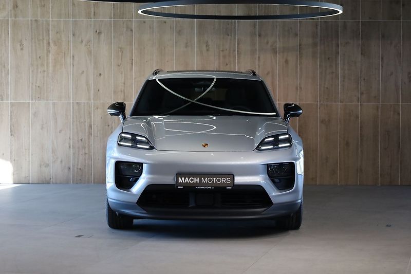 Porsche Macan 4, DriveAssist, Chrono, Masáž - fotka 2 z 37