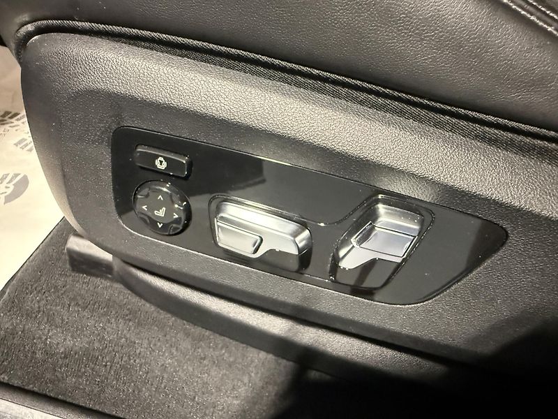 BMW XM 4.4 PHEV - fotka 11 z 15