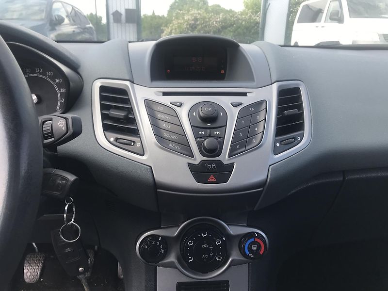 Ford Fiesta 1.6 TDCI 70 KW,KLIMA.. - fotka 13 z 15