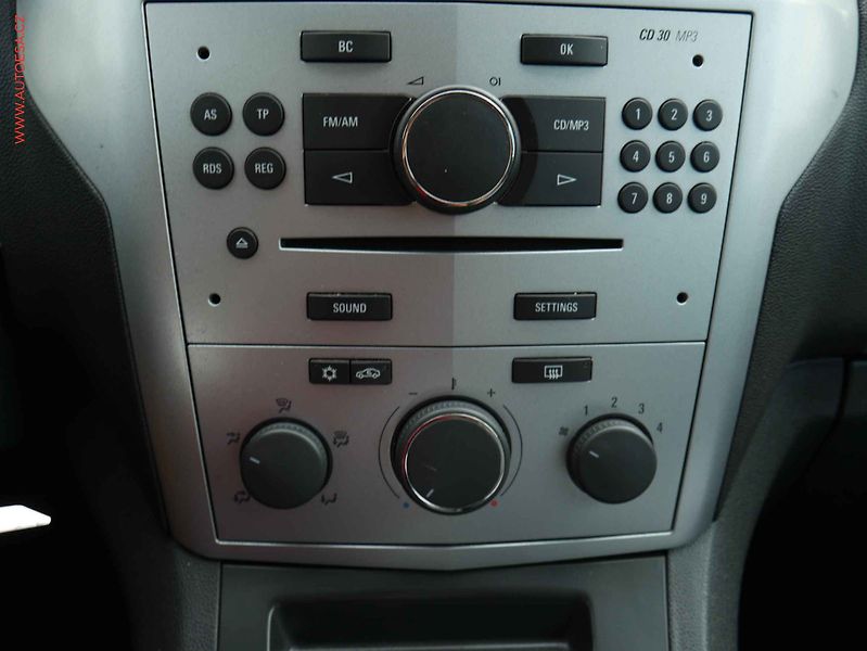 Opel Zafira (2012) 1.8i, AC, výhřev sed - fotka 17 z 19