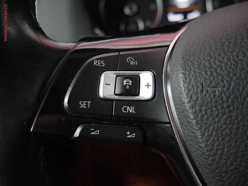 Volkswagen Sharan (2017) 2.0 TDi 4x4, 7míst, 2.maj,ČR - fotka 12 z 25