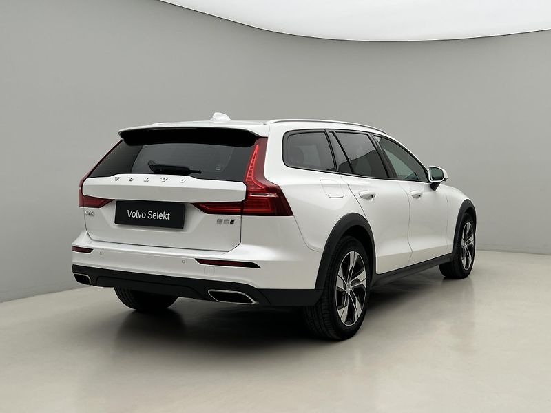 Volvo V60 CC B5 AWD PRO AUT - fotka 13 z 45