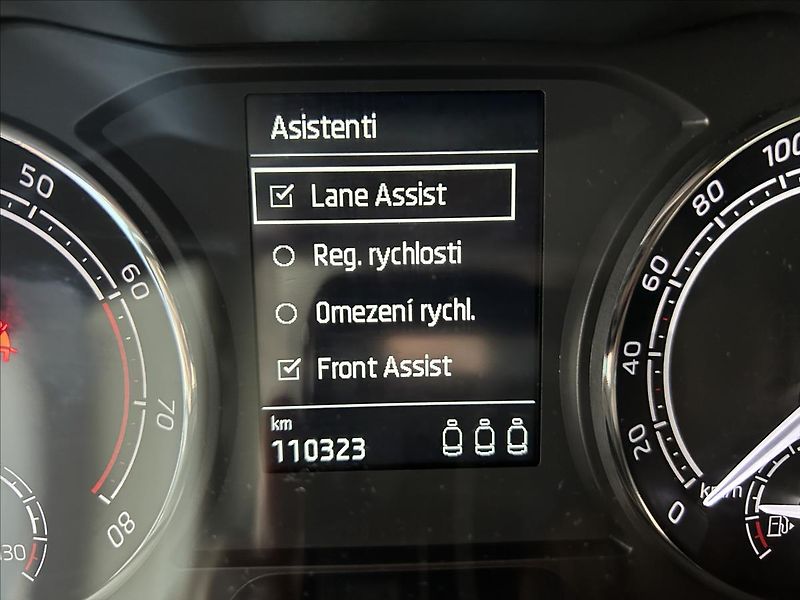 Škoda Scala 1,0   TSI 81kW,STYLE,ČR,TAŽNÉ - fotka 13 z 26