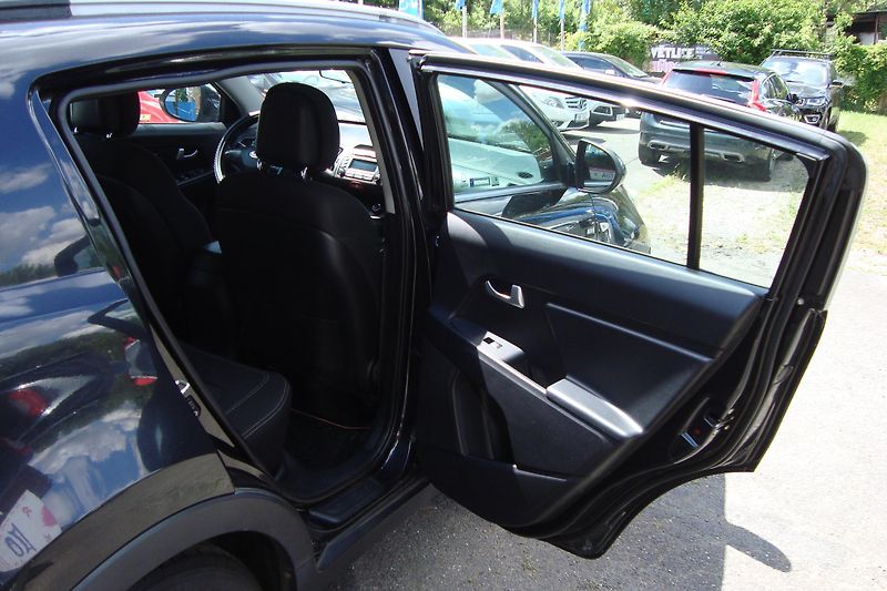 Kia Sportage (2010) 1.6 GDi, 99 kW,ČR,Servisní kn. - fotka 32 z 67