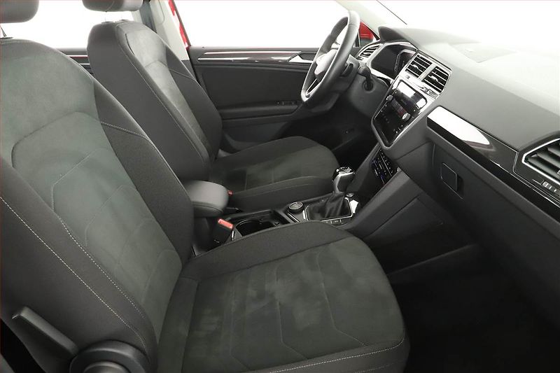 Volkswagen Tiguan (2022) 2.0 TSI - fotka 7 z 20