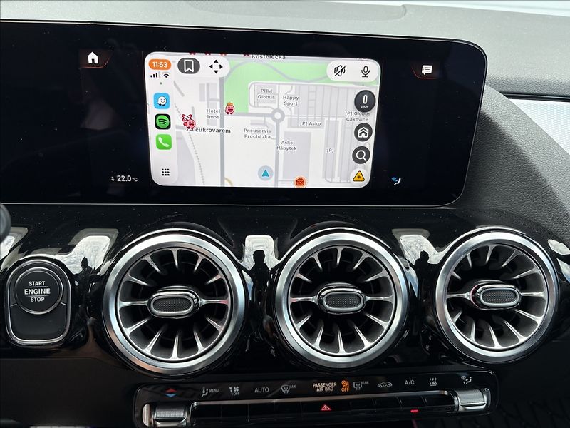 Mercedes-Benz GLA 250 e EQ Plug- in Hybrid - fotka 17 z 33