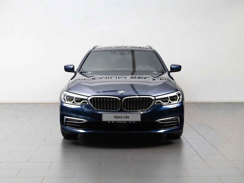 BMW Řada 5 540d xDrive Touring - fotka 2 z 21