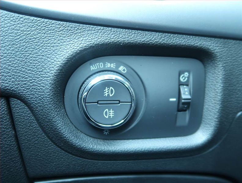 Opel Astra (2019) 1.6 CDTI, Navi, Tempomat - fotka 20 z 20