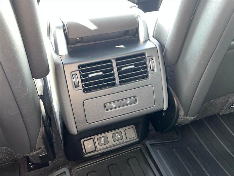 Land Rover Discovery 3,0 S 183kW AWD D250 7míst - fotka 21 z 31