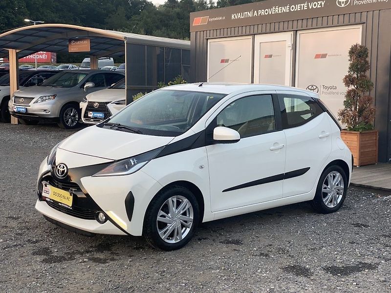 Toyota Aygo 1.0i, ČR-1m, X-Play Style - fotka 3 z 14