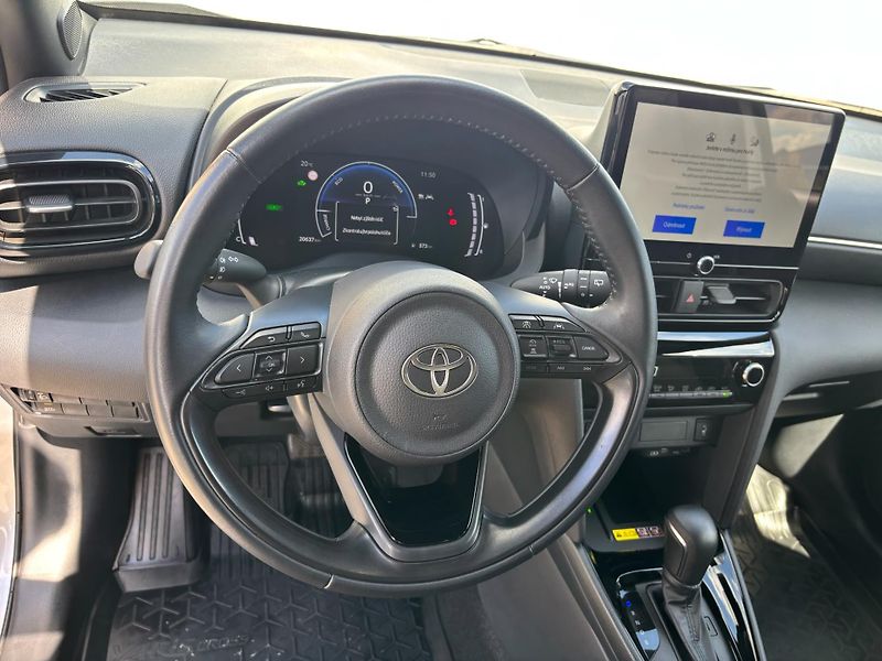 Toyota Yaris Cross 1.5 HSD e-CVT Style AWD - fotka 14 z 27
