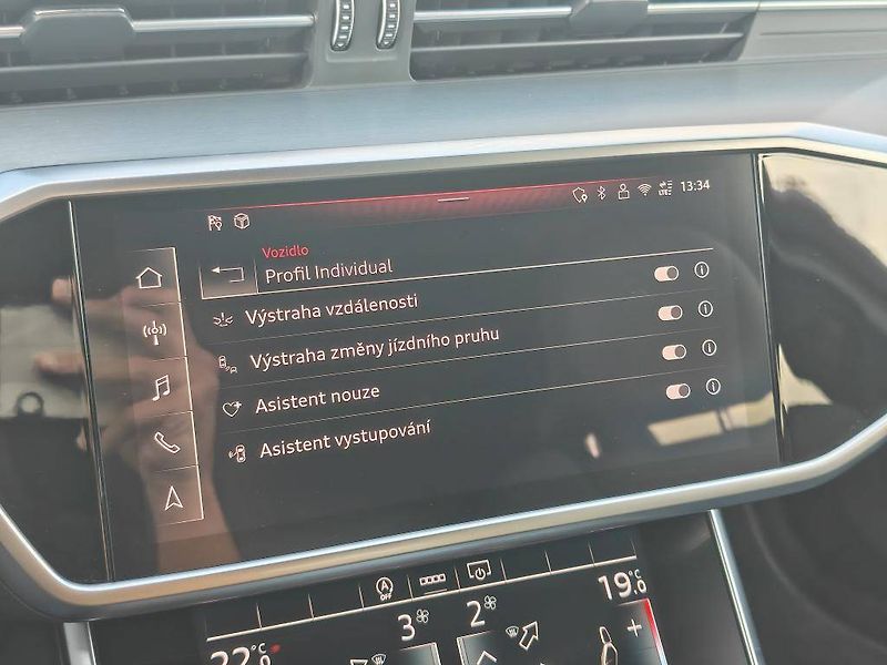 Audi A6 40 Sline ST7 2,0TDI - fotka 18 z 27