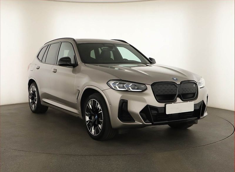 BMW iX3 (2022) M Sport 80 kWh, SoH 95% - fotka 1 z 21