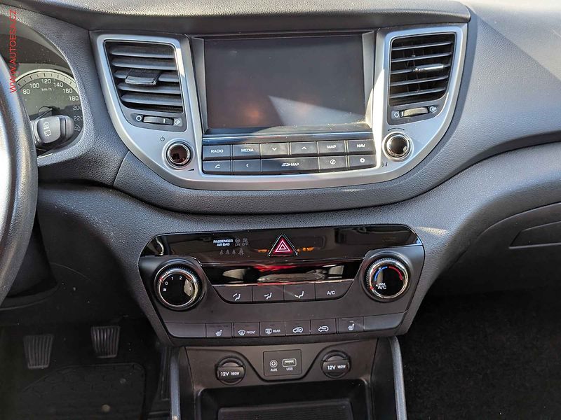 Hyundai Tucson (2018) 1.6GDi, AC, výhřev sed - fotka 11 z 18