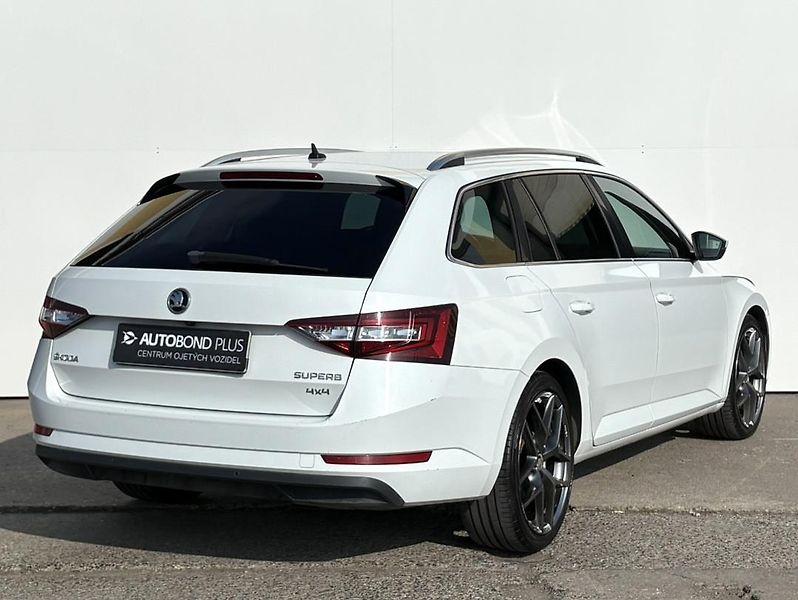 Škoda Superb 2.0 TDI 4x4 DSG / 140 kW Style - fotka 2 z 26
