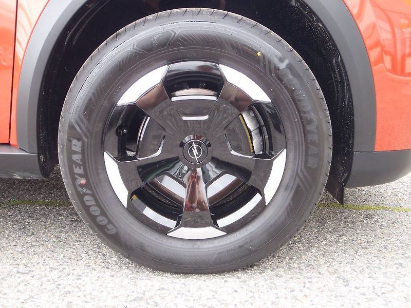 Opel Frontera Edition Hybrid 1.2 Turbo 81kW - fotka 28 z 28