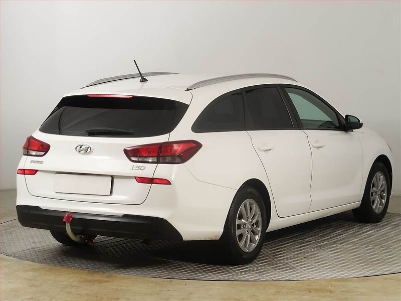 Hyundai i30 (2018) 1.4 T-GDI, ČR,1.maj - fotka 5 z 16
