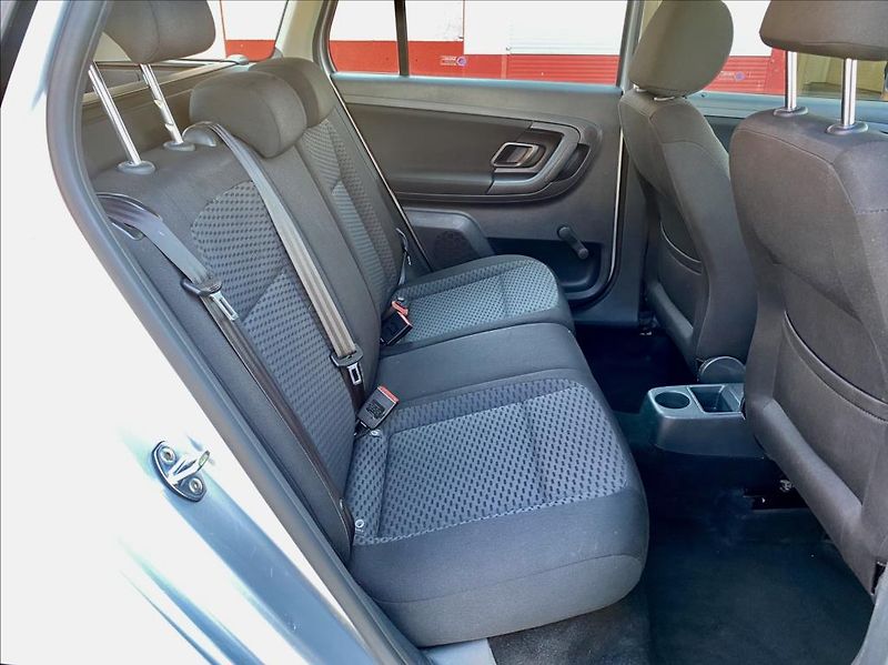 Škoda Fabia 1,6 TDI CR 55kW Active Combi - fotka 16 z 38