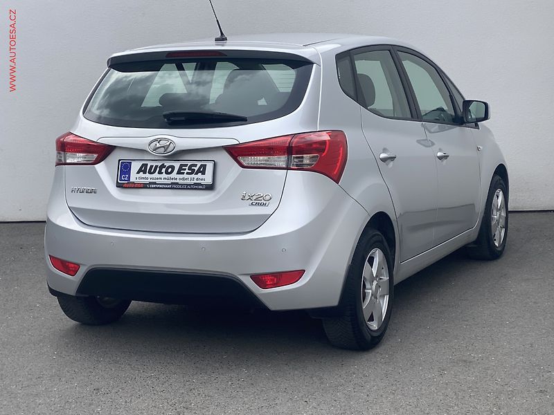 Hyundai ix20 (2013) 1.6 CRDi, AC, park. čidla - fotka 4 z 16