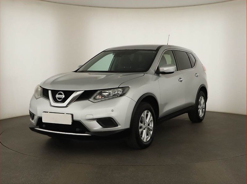 Nissan X-Trail (2015) 1.6 dCi, Tempomat - fotka 2 z 13