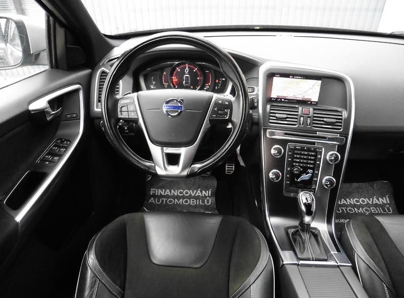 Volvo XC60 2.4 D5 R-Design AWD A/T Navi - fotka 10 z 15