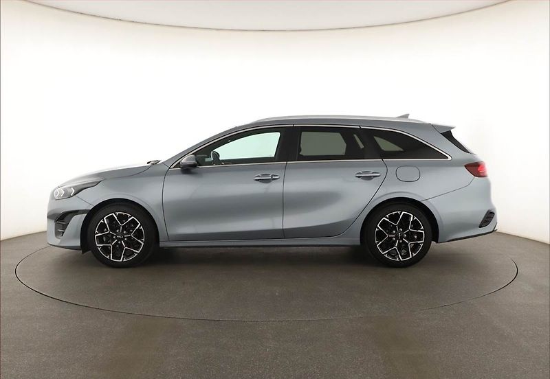 Kia Ceed (2025) 1.5 T-GDI, GT LINE, AUTOMAT - fotka 3 z 20