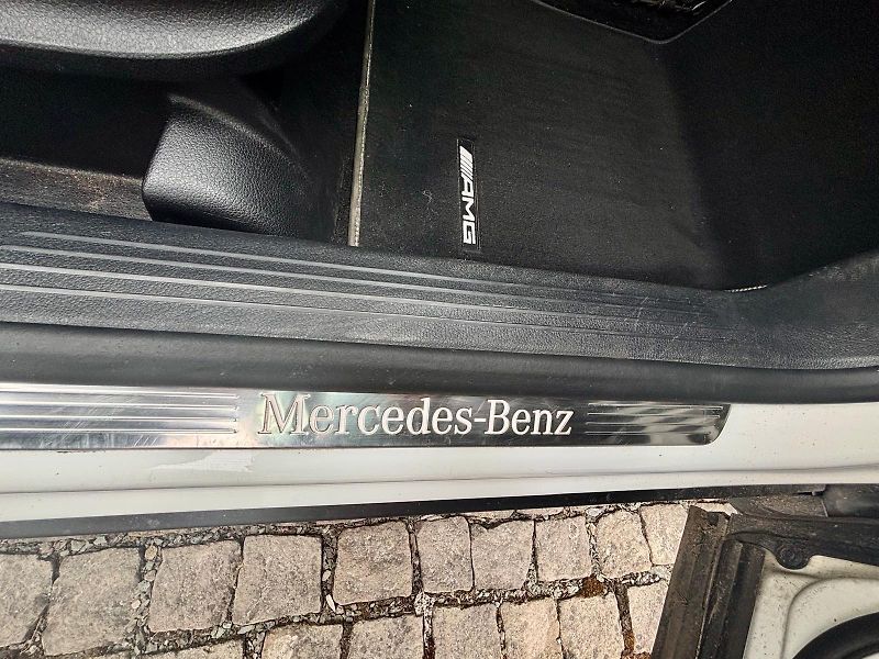 Mercedes-Benz GLB GLB 250 4M AMG 2.0 /165kW - fotka 10 z 12