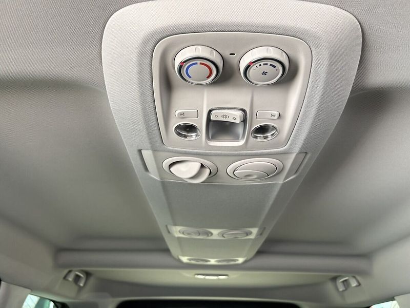 Toyota ProAce Verso 2,2 L1 2,0D AT8 7S VIP - fotka 29 z 37