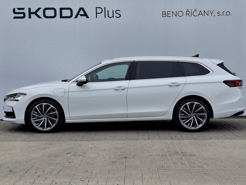 Škoda Superb (2025) Combi iV L&K DSG 1,5TSi 150kW - fotka 3 z 35