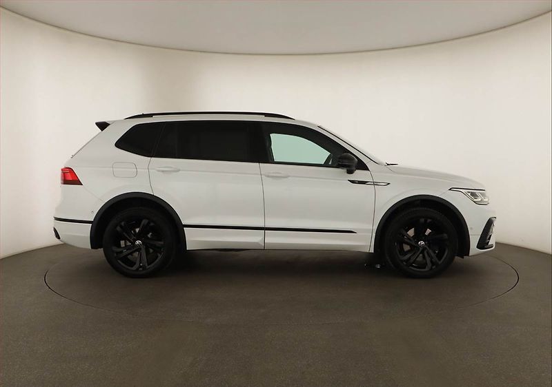 Volkswagen Tiguan Allspace (2022) 2.0 TDI - fotka 6 z 28