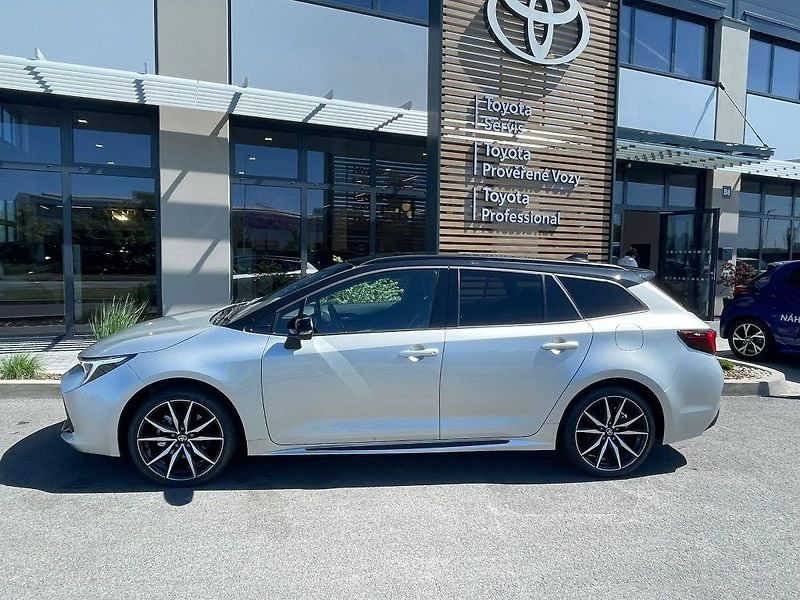Toyota Corolla 2.0 Hybrid Automat GR SPORT - fotka 3 z 29