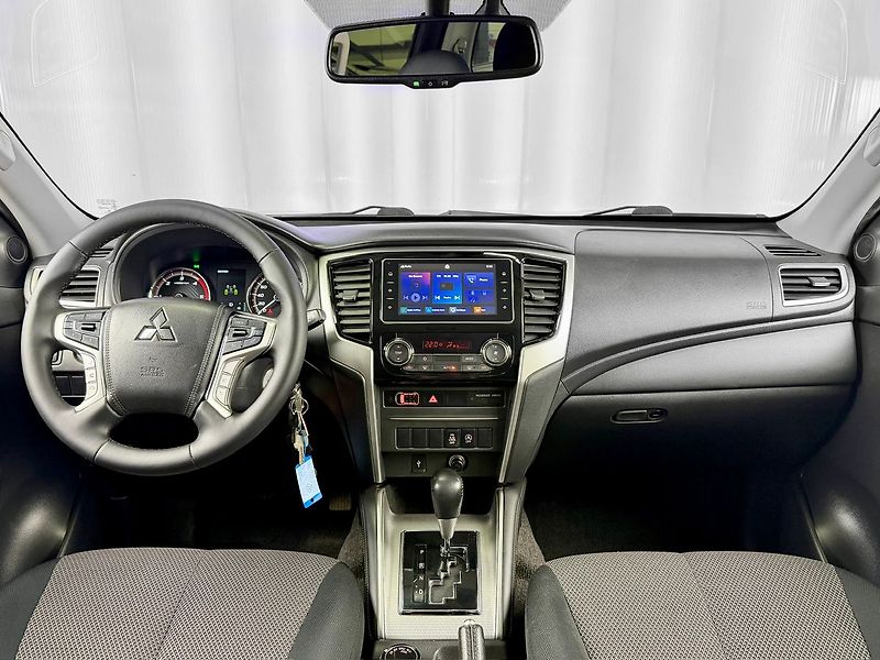 Mitsubishi Ostatní 2.2D-iD A/T INTENSE 4WD DOUBLE - fotka 10 z 20