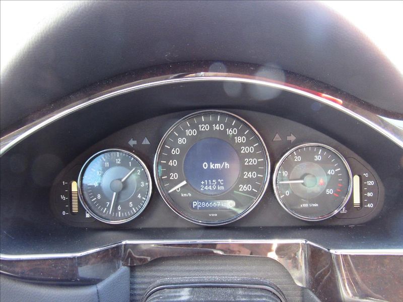 Mercedes-Benz CLS 3,0 320 CDi 7-GR-Tronic Elegan - fotka 13 z 30