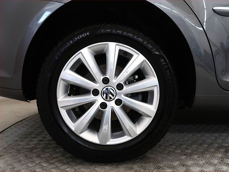 Volkswagen Touran (2014) 2.0 TDI, Automat, 7 míst - fotka 15 z 18
