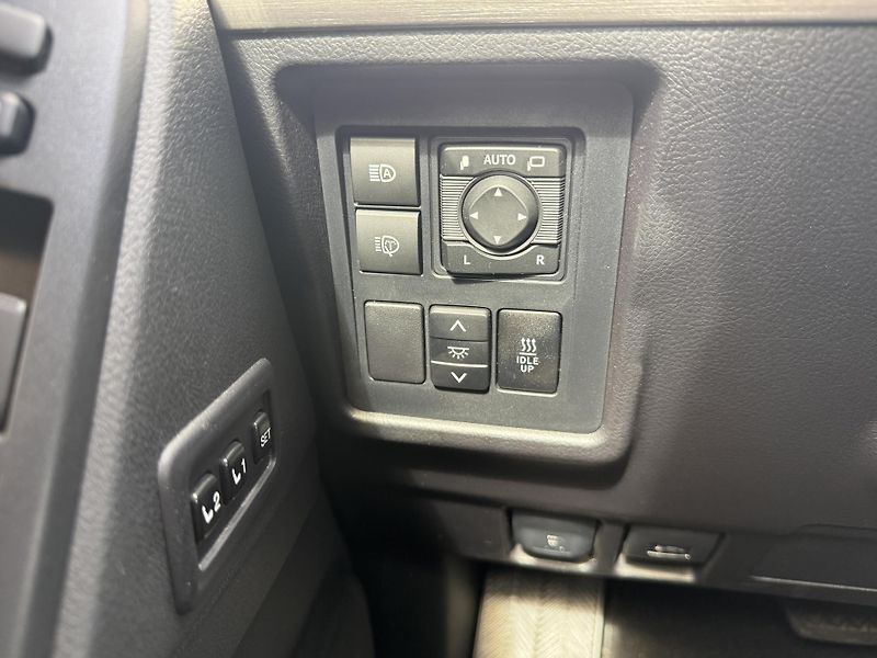 Toyota Land Cruiser 2.8 D-4D AT AWD 130 kW Executi - fotka 15 z 28