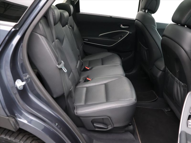 Hyundai Grand Santa Fe 2,2 CRDI 145kW CZ Luxury DPH - fotka 14 z 32