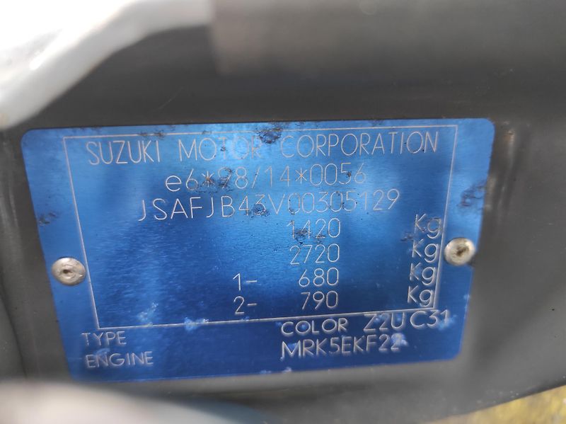 Suzuki Jimny 1,3i 62kW, 4x4, Tažné - fotka 26 z 32