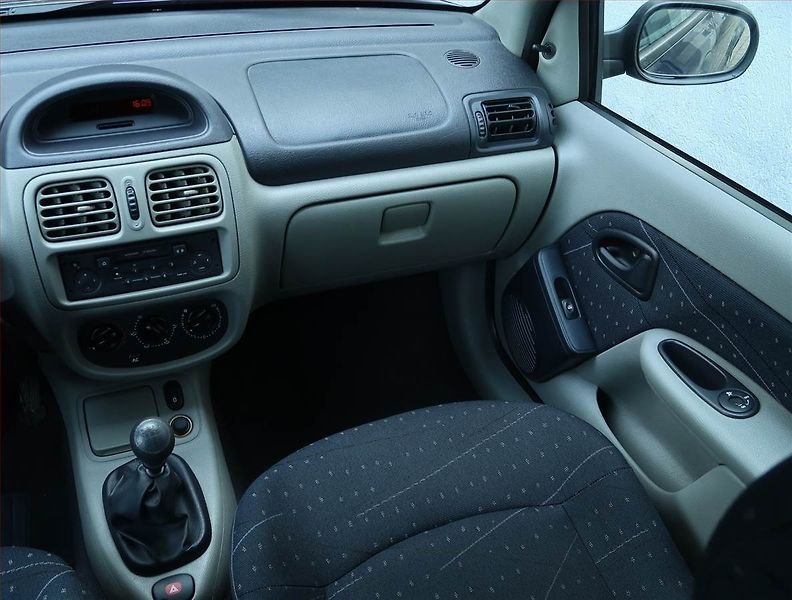 Renault Thalia (2002) 1.4, Serv.kniha, Klima - fotka 8 z 14