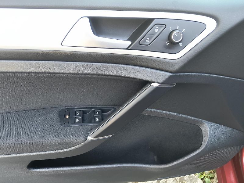 Volkswagen Golf (2014) 1.2 TSI 63KW 4-VÁLEC Z ŘEMENEM - fotka 23 z 66