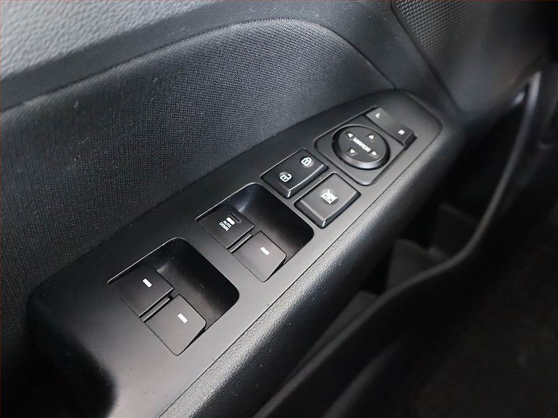Hyundai Elantra (2017) 1.6 CVVT, Serv.kniha, Tempomat - fotka 15 z 19