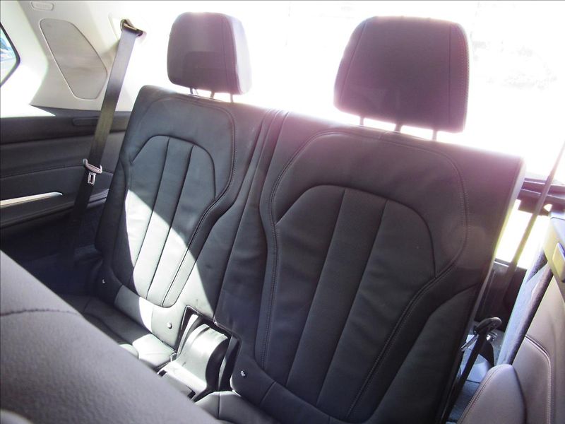 BMW X7 3,0 d xDrive30d 195 kW 7 míst - fotka 42 z 44