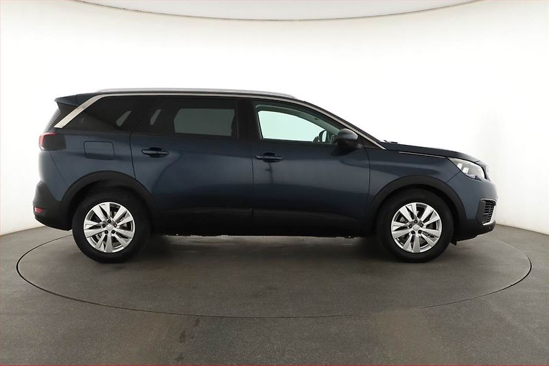 Peugeot 5008 (2019) 1.5 BlueHDi, Automat, 7 míst - fotka 6 z 20