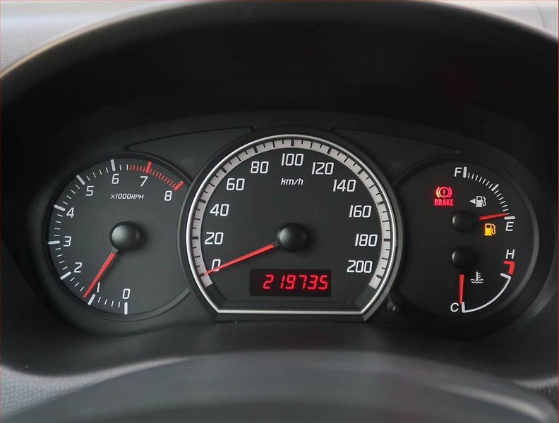 Suzuki Swift (2007) 1.3 i, nová STK, Klima - fotka 11 z 16