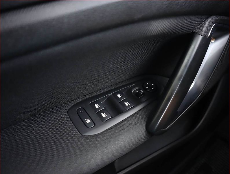 Peugeot 308 (2019) Style 1.2 PureTech, Automat - fotka 19 z 21