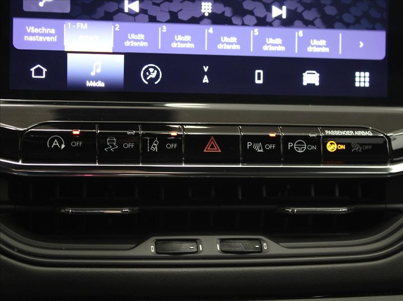 Jeep Compass 1,3 i AT Anniversary Kamera ČR - fotka 23 z 29