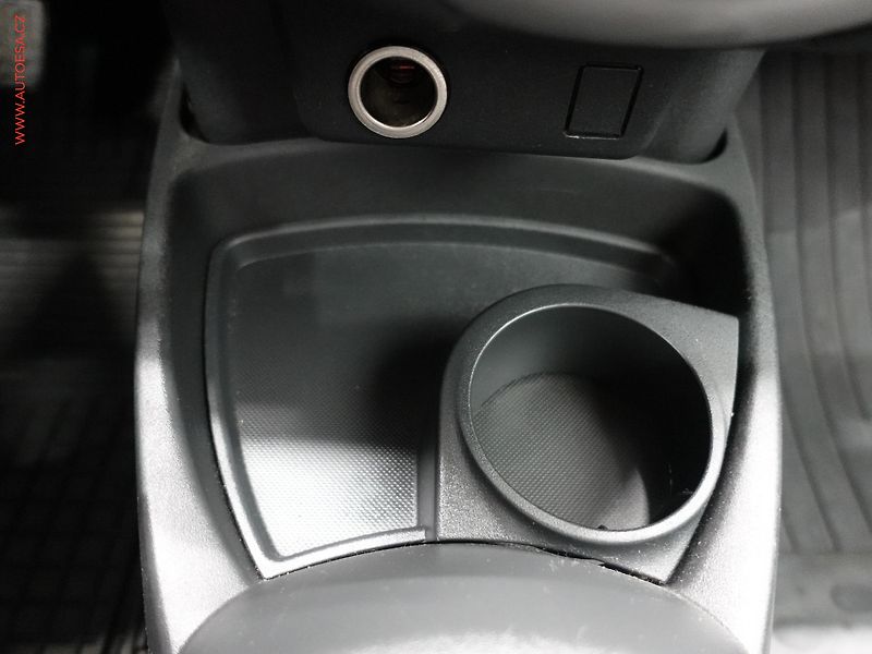 Toyota Yaris (2007) 1.1VVT-i, ČR, AC - fotka 16 z 17