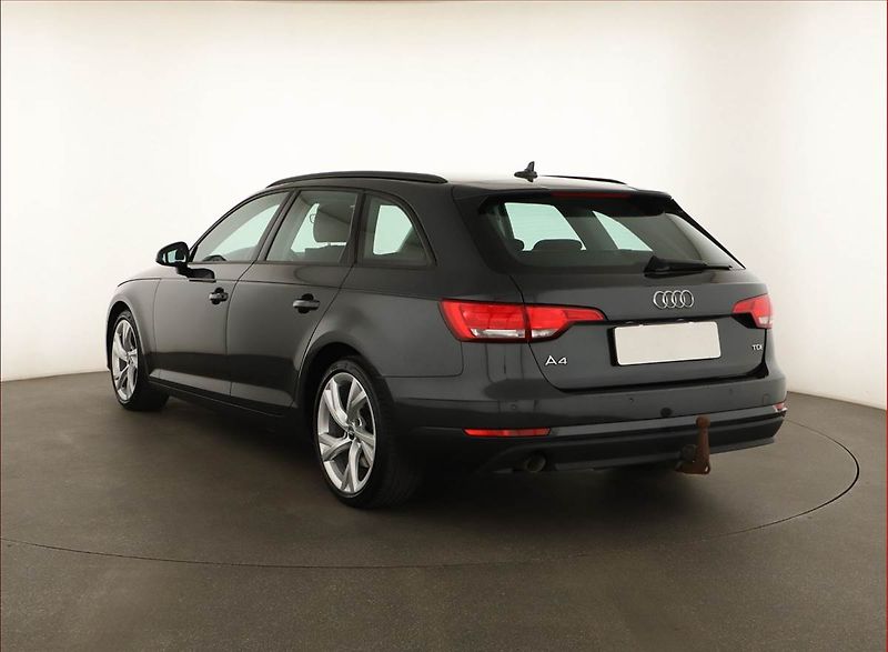 Audi A4 (2016) 2.0 TDI, Xenony, Tempomat - fotka 4 z 14